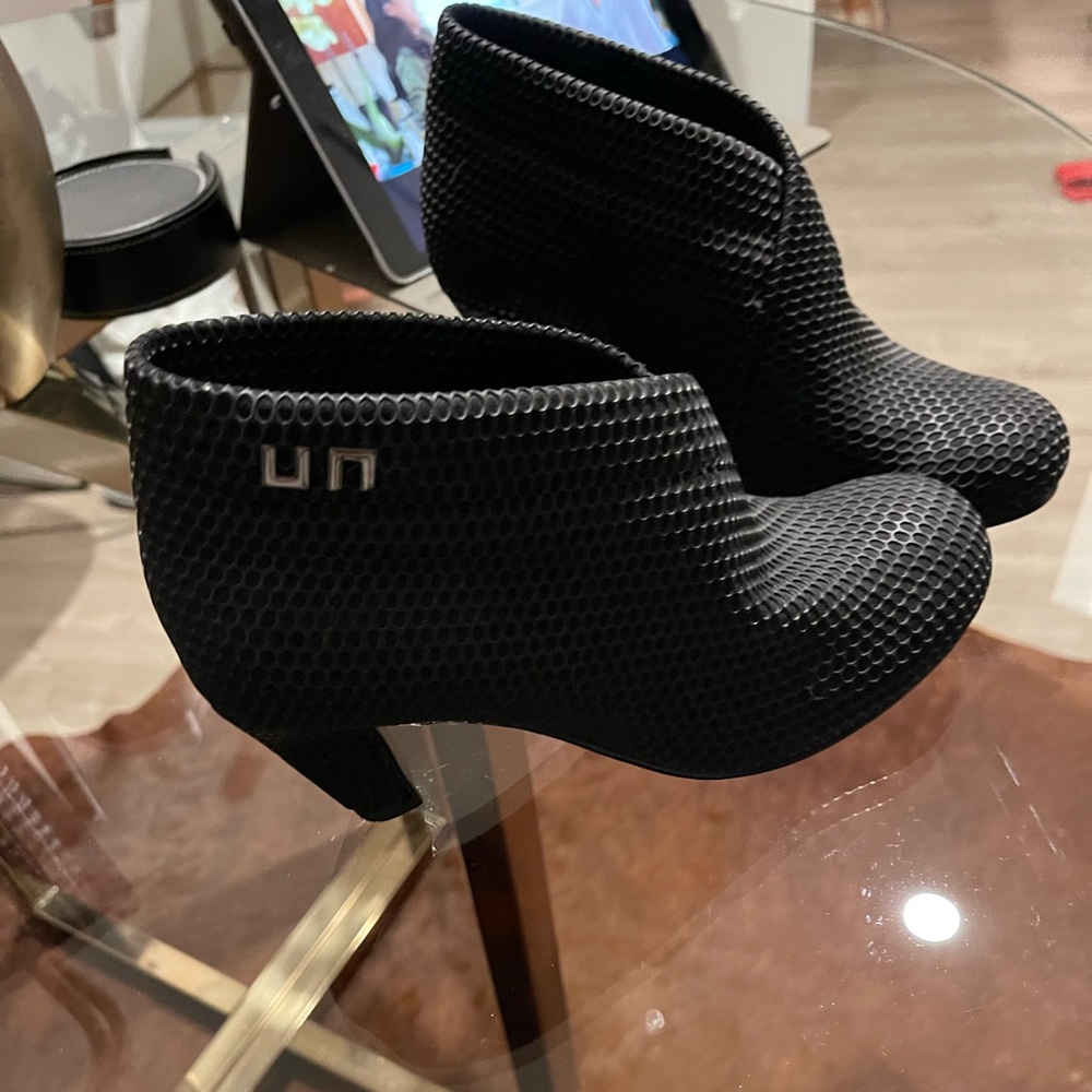 Booties water resisting made in France . Great unique looking booties